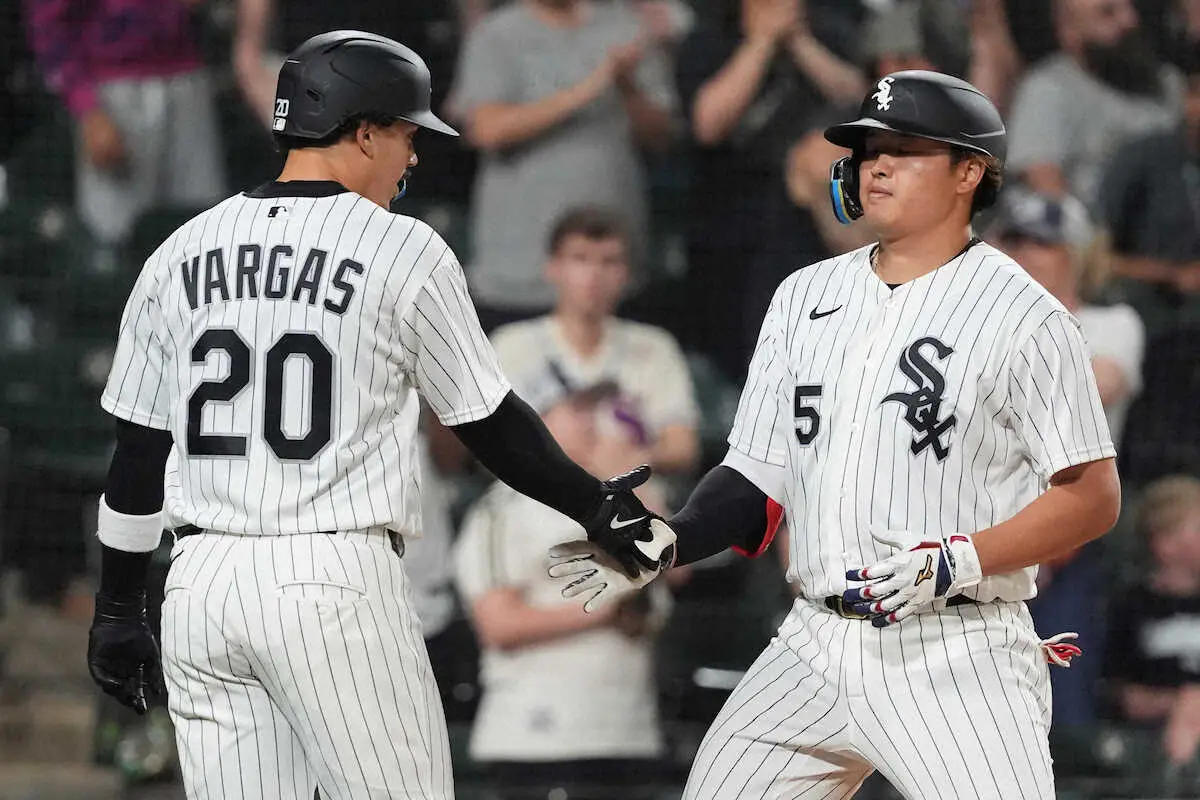 【画像・写真】村上宗隆　9試合ぶり5号は右翼ポール際への特大2ラン！25打席ぶり安打の一発に地元ファン歓喜