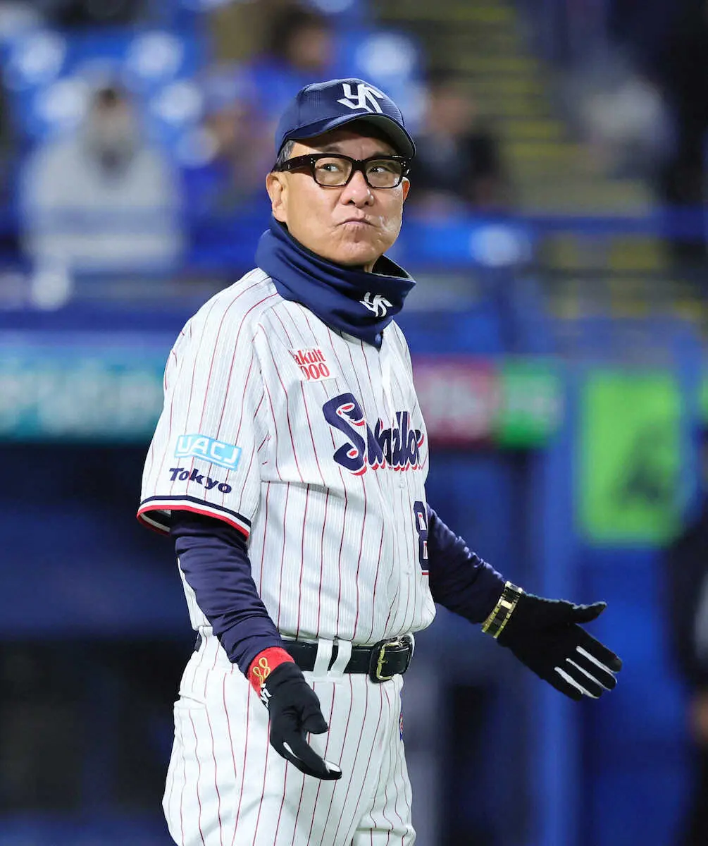 【画像・写真】【隠しマイク】ヤクルト・池山監督　現役時代の背番号に愛着？席探し「えっと…。じゃあ36番に」