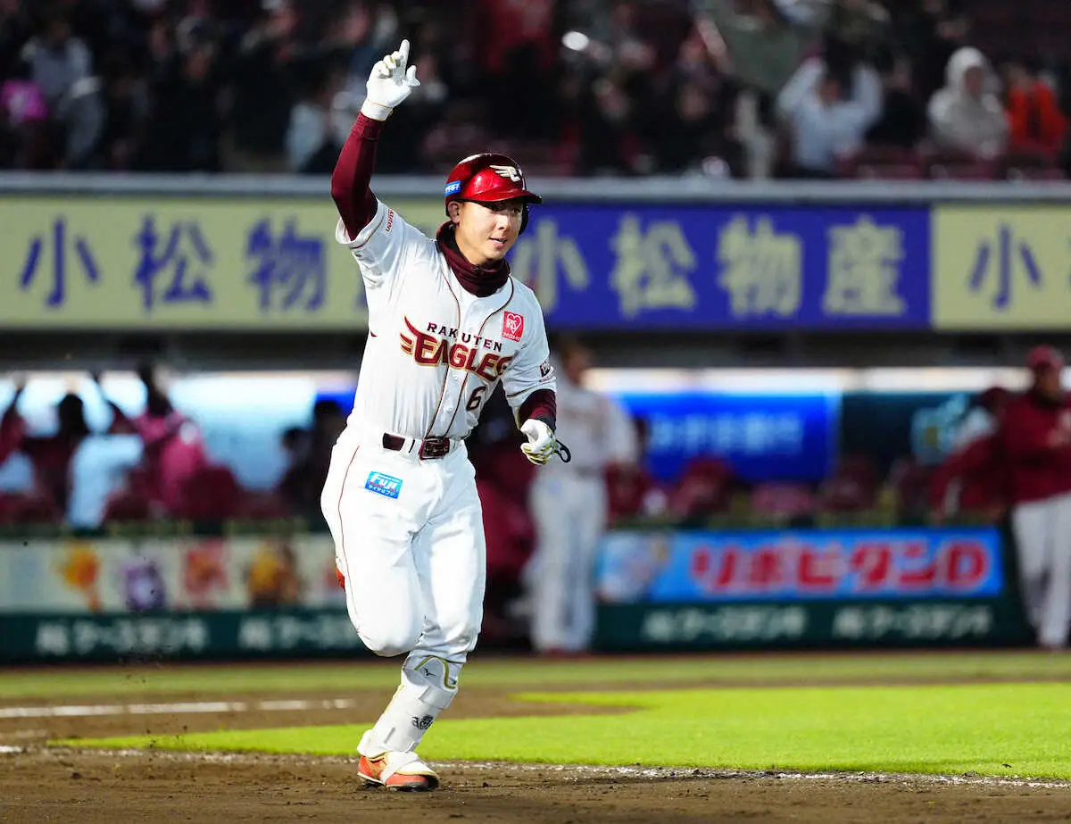 【画像・写真】＜楽・ロ（1）＞11回2死三塁、村林がサヨナラ打を放つ（撮影・長久保　豊）