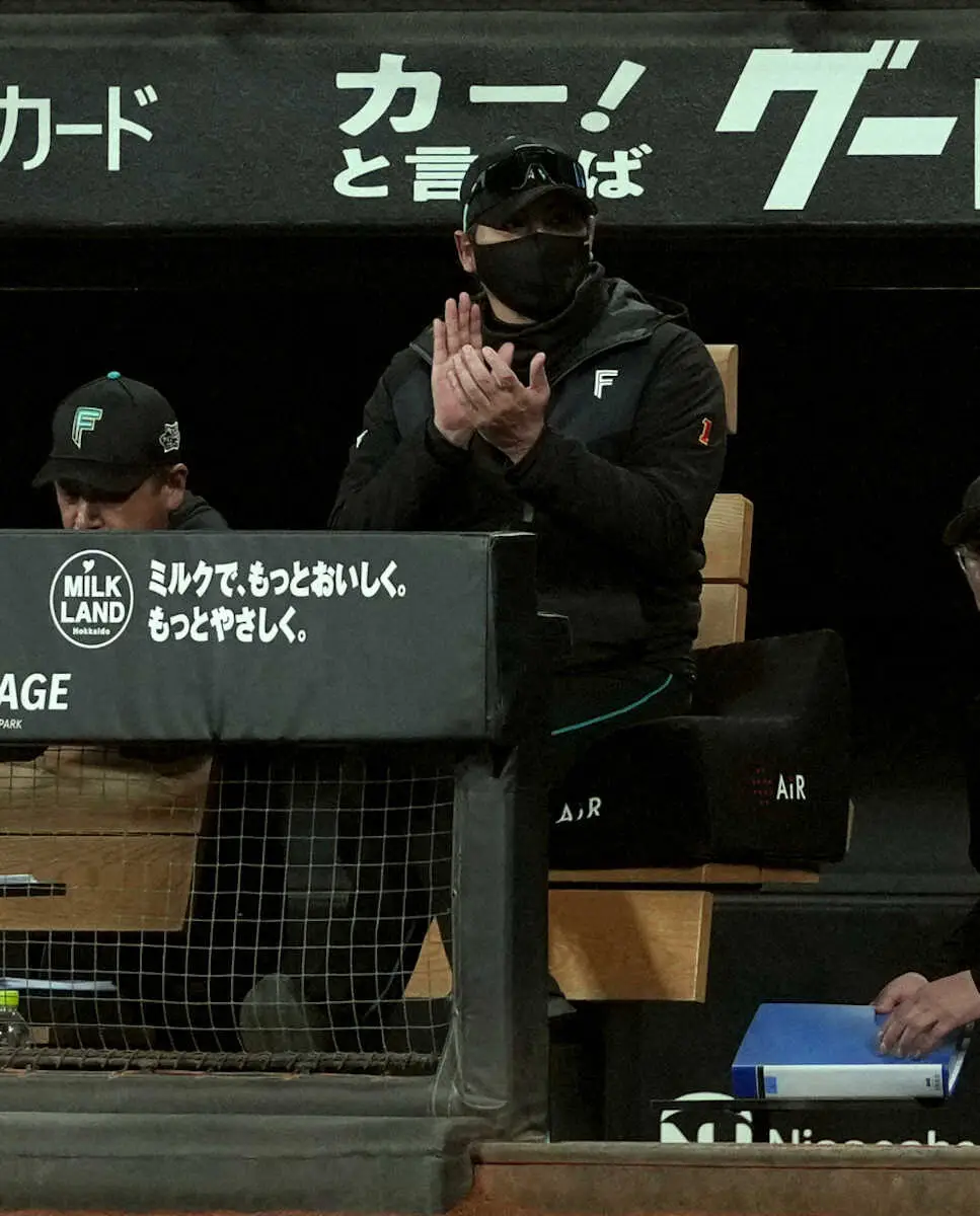 【画像・写真】日本ハム新庄監督、黒星もプロ初スイング初安打のドラ3に「大塚君おめでとうございます」