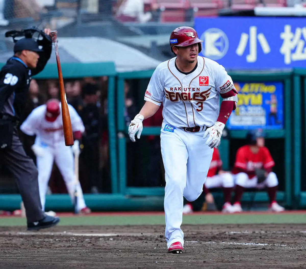 【画像・写真】楽天・浅村栄斗が左翼ホームランゾーンへ今季1号2ラン　「こういう意味でしょ？」と笑顔