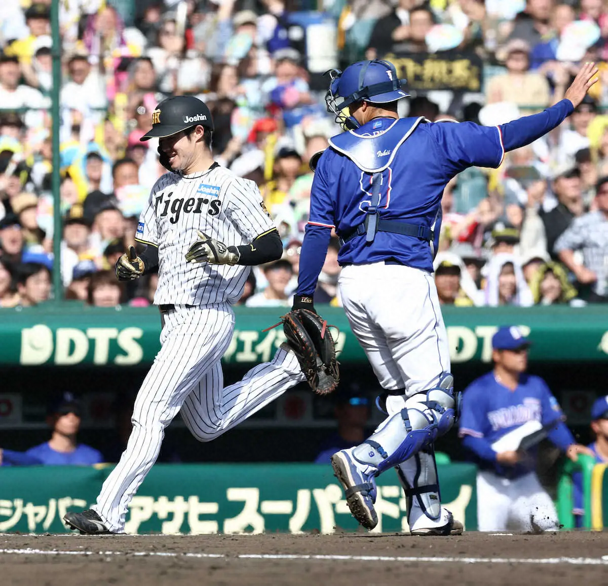 【画像・写真】阪神・中野拓夢　神生還×2で勝利呼んだ　森下の二塁打で一塁から激走ホーム「すごく大事になる」好判断も