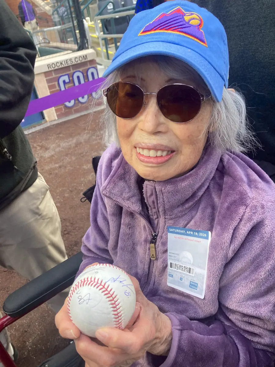 【画像・写真】大谷翔平が敵地ファンに神対応　サイン＆握手交わした100歳日本人女性「大谷さんは誇り」即席サイン会も