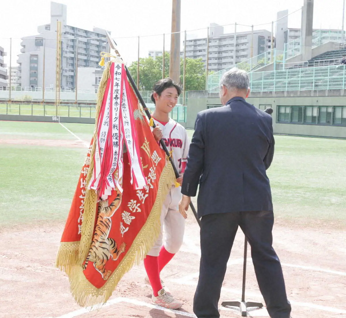 【画像・写真】奈良学園大が4季連続48度目の優勝！森大輔の先制打で勢い加速、大学野球選手権一番乗り決めた