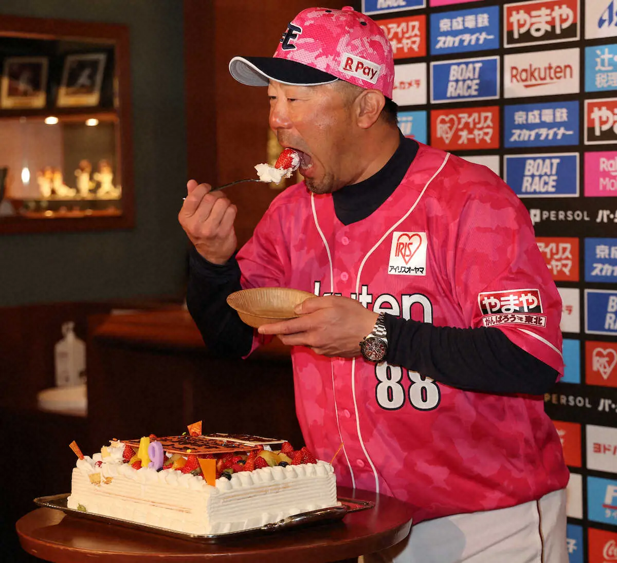 【画像・写真】楽天・三木監督が49歳の誕生日「イーグルスの一員として一緒に戦えていることを誇りに思います」