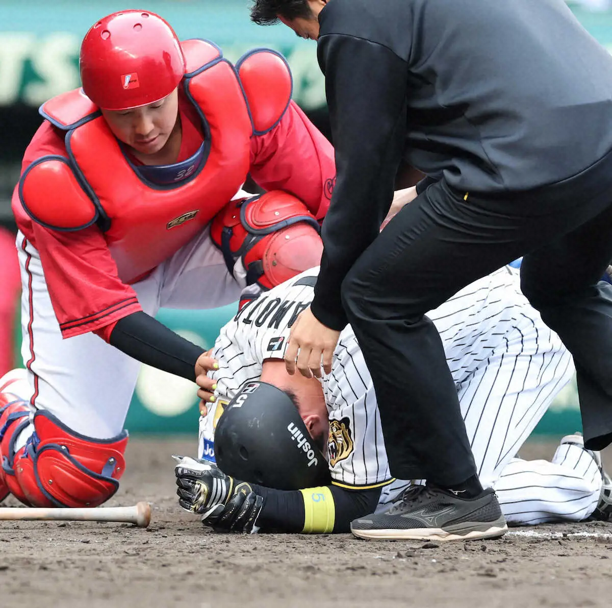 【画像・写真】虎に激震！　阪神・近本光司が「左手首の骨折」と診断、痛恨の長期離脱へ　26日広島戦で死球受け交代