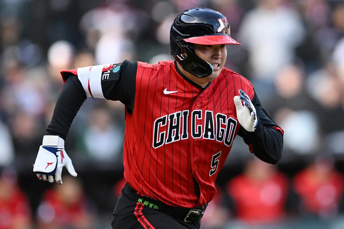 【画像・写真】25日の試合で一塁へ向かい走るホワイトソックス・村上（ロイター）