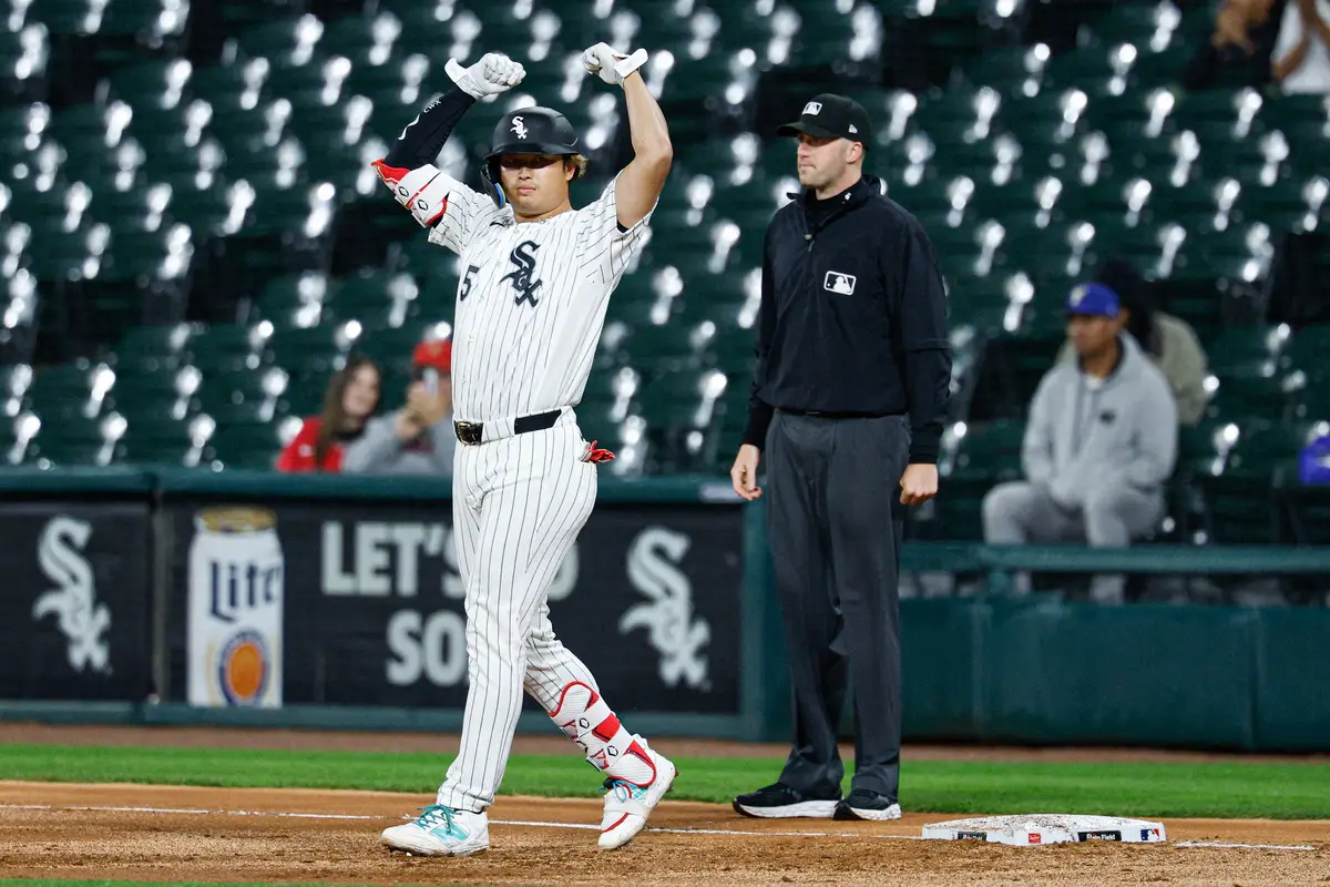 【画像・写真】村上宗隆　観客まばら雨天で3時間遅れの一戦の初回に右前打　気持ち切れずに強烈打
