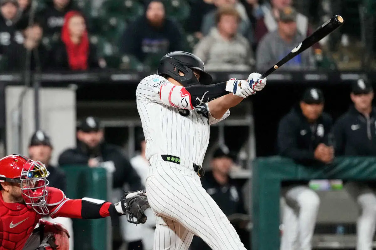 【画像・写真】“深夜の決勝逆転弾”村上　リーグトップ12号は“何とか外野に”　“keep　going”と笑顔　