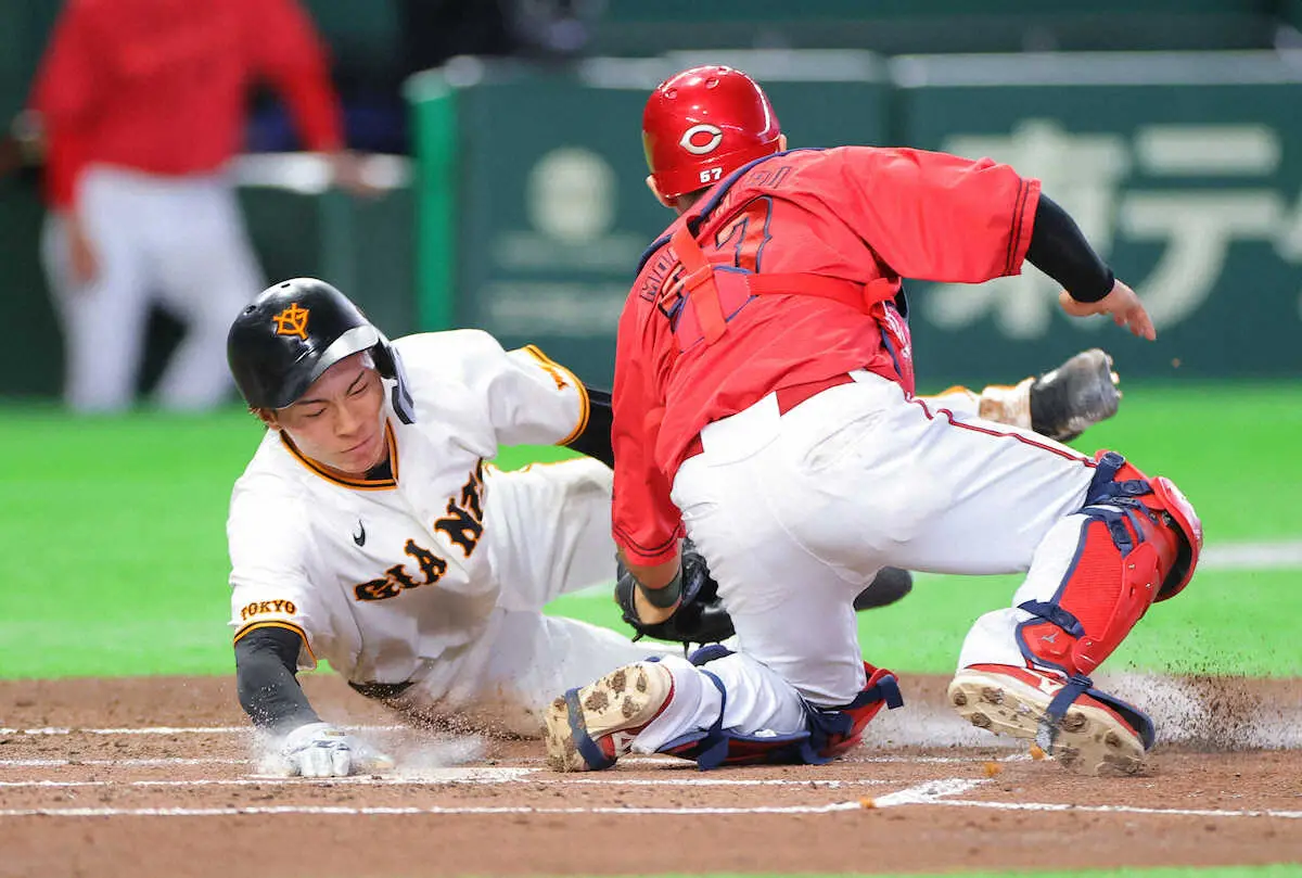 【画像・写真】巨人・平山功太が“神の右手”生還！　捕手のタッチかいくぐりセーフティスクイズで巧みな走塁