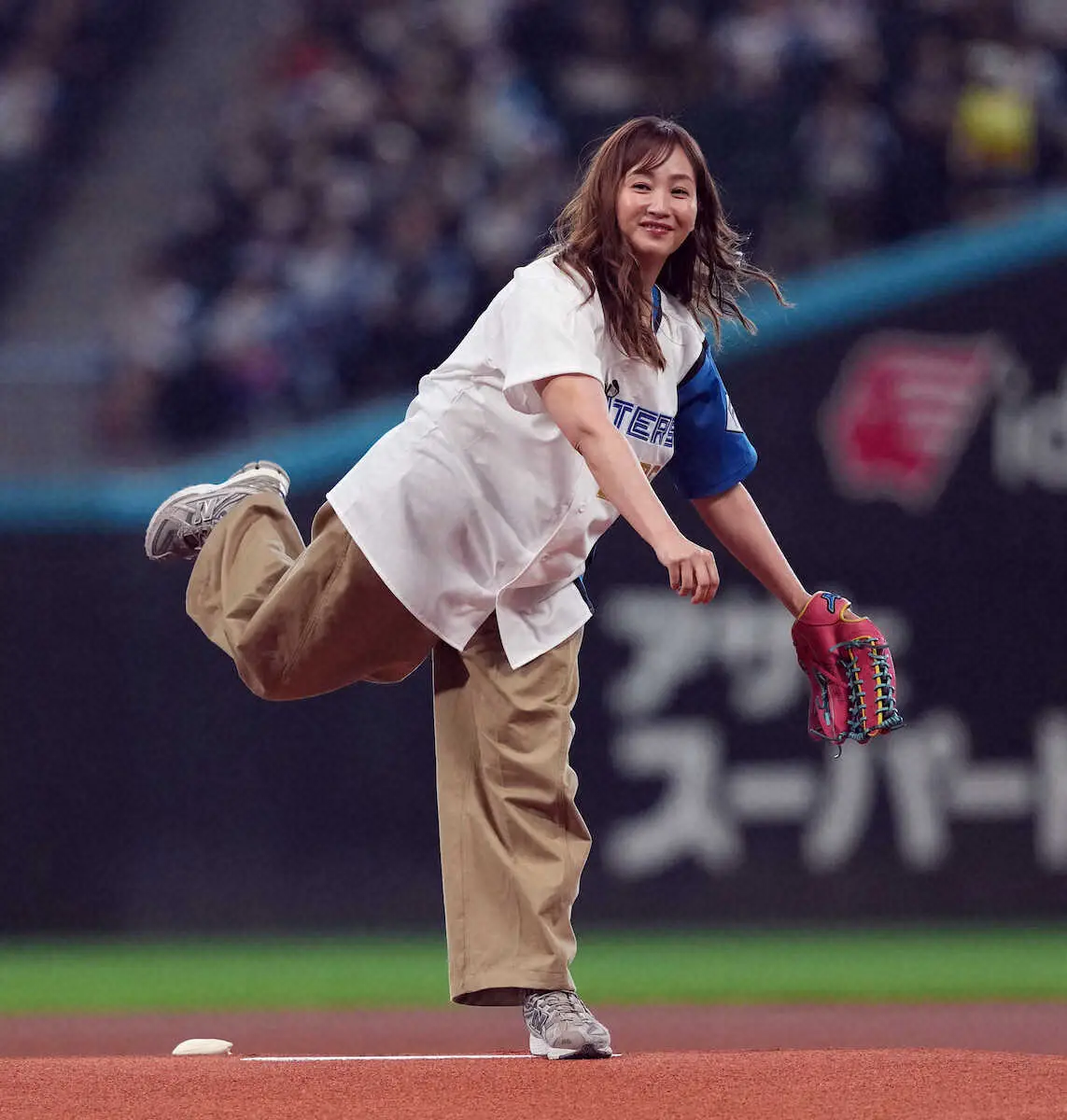 【画像・写真】＜日・オ（8）＞ファーストピッチを行った藤本美貴（撮影・高橋　茂夫）
