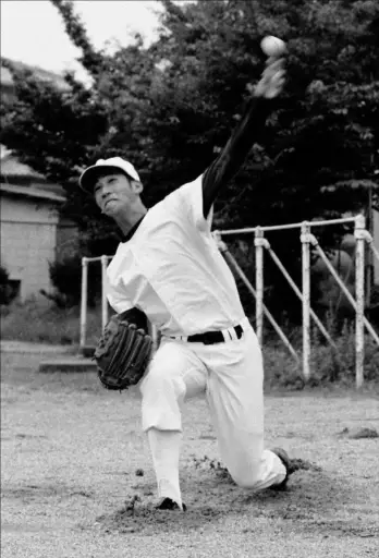 【画像・写真】本来は上手投げだったが、サイドスローの変則投法で天理の強力打線を封じた
