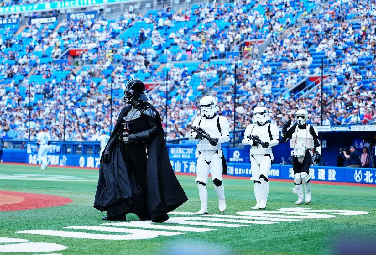 【画像・写真】DeNA　先発全員16安打！「スター・ウォーズの日」に大ファン・相川監督の選手起用次々的中
