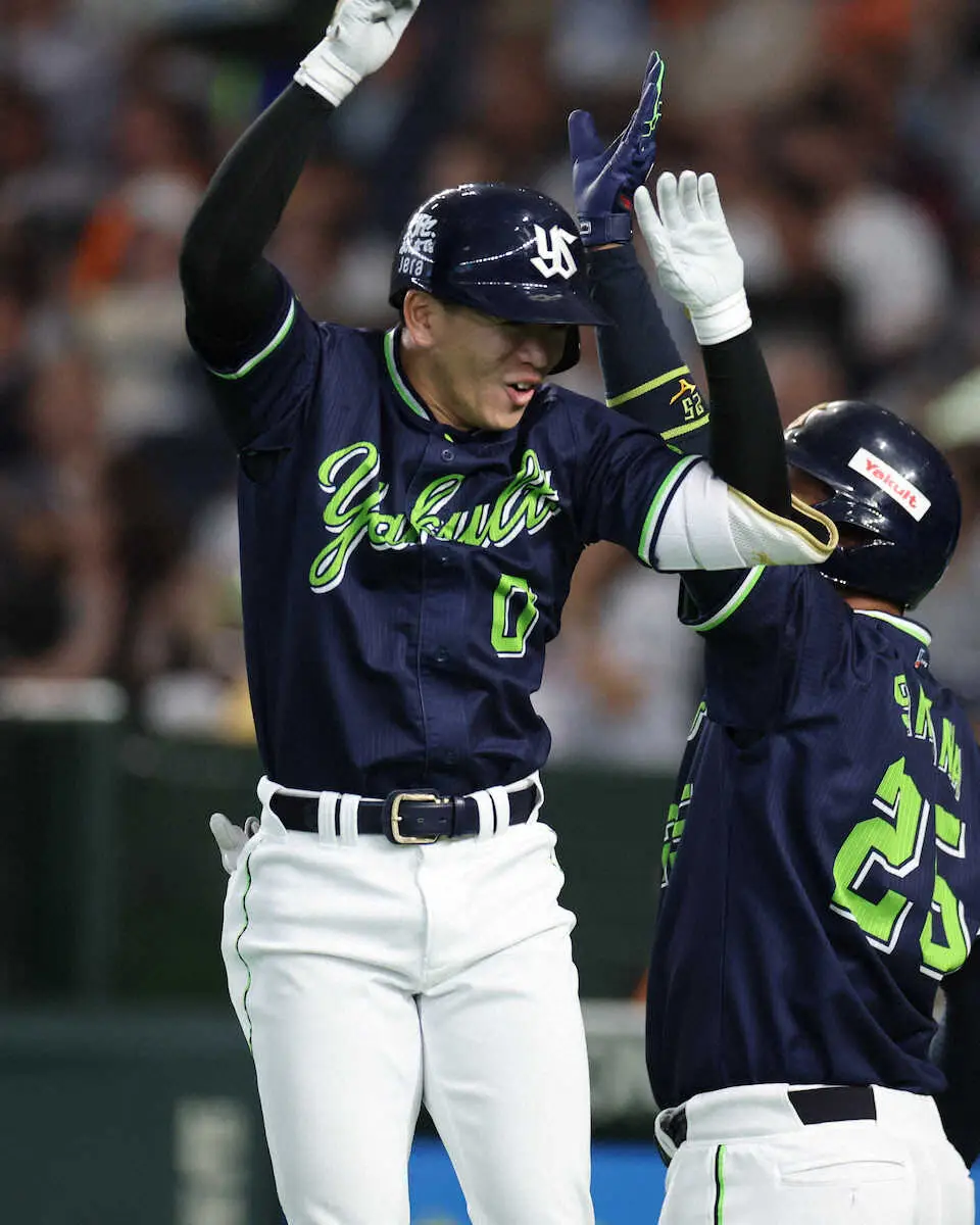 【画像・写真】＜巨・ヤ（9）＞初回、並木は先制ソロを放つ（撮影・須田　麻祐子）　　