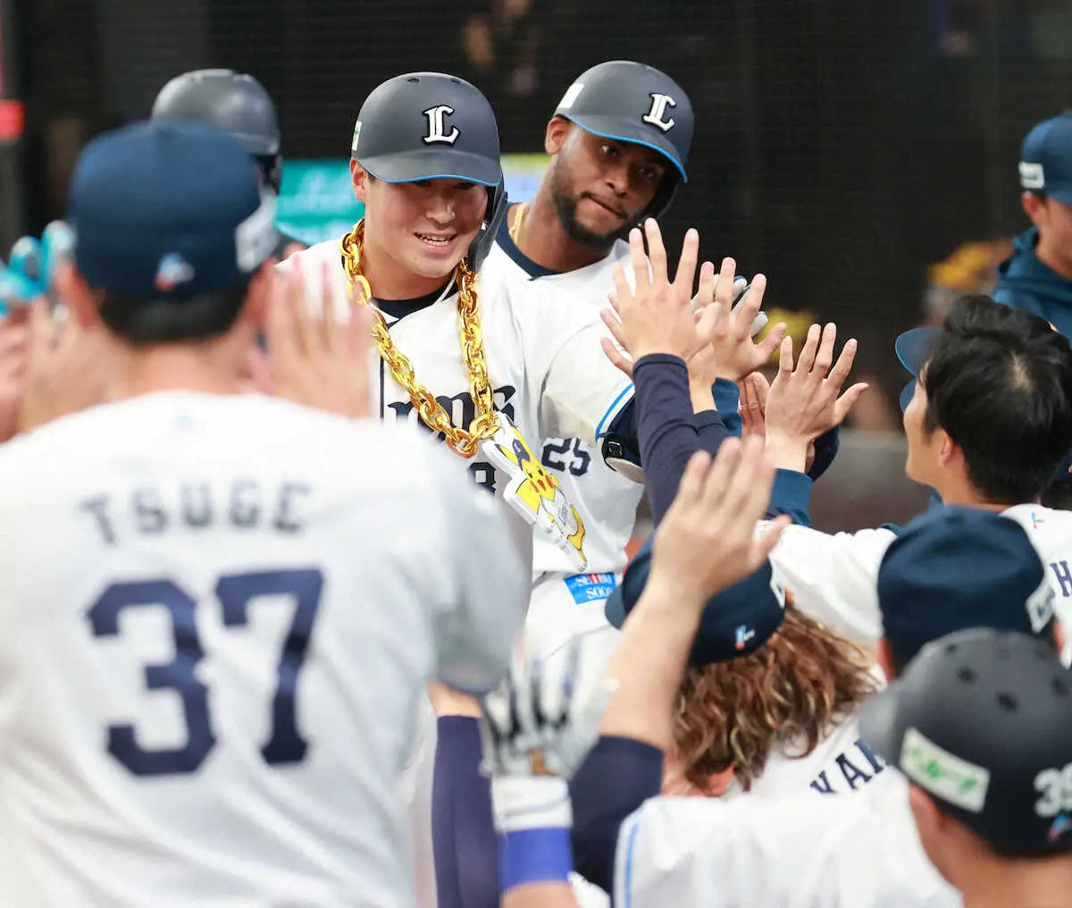 【画像・写真】西武　先発全員安打の18安打10得点で大勝！2位ソフトバンクに1差　“キラー”高橋光成は6回零封4勝