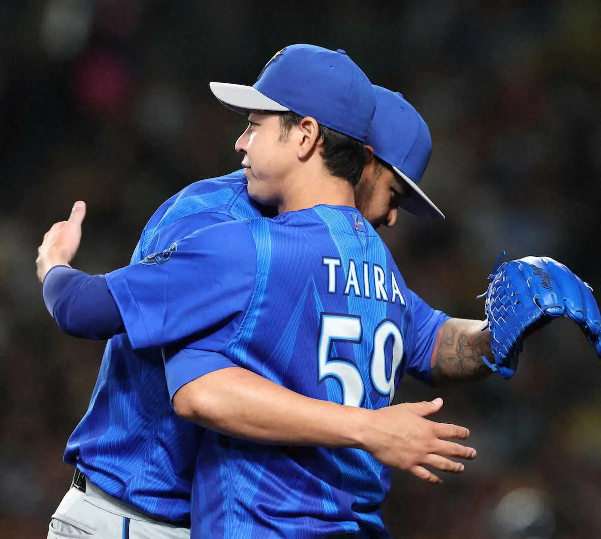 【画像・写真】DeNA・平良拳太郎が2勝目　ピンチでも降板もルイーズが好リリーフ「ほんとにうれしい気持ち」