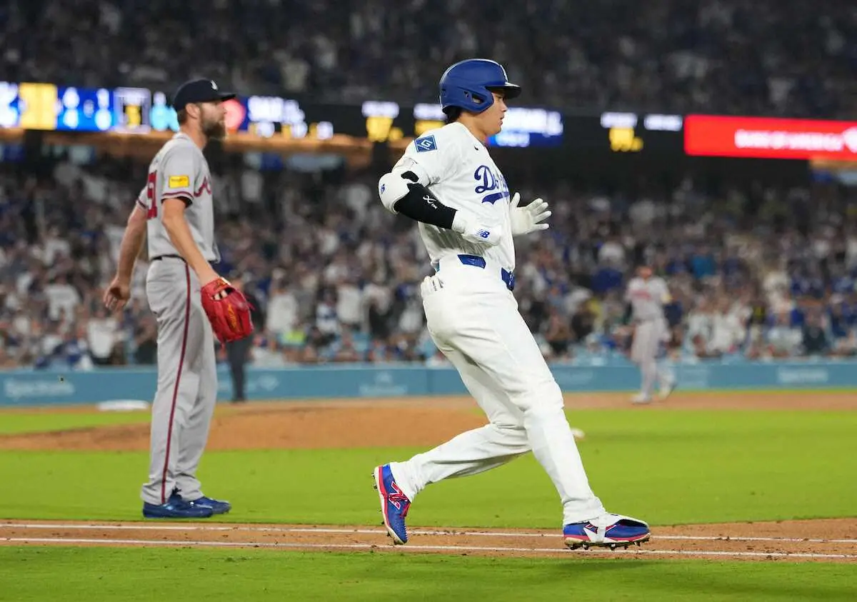【画像・写真】“キックパフォ”出た！大谷翔平が第3打席で貴重な勝ち越し打！24年CY賞左腕から快音響かせファン熱狂