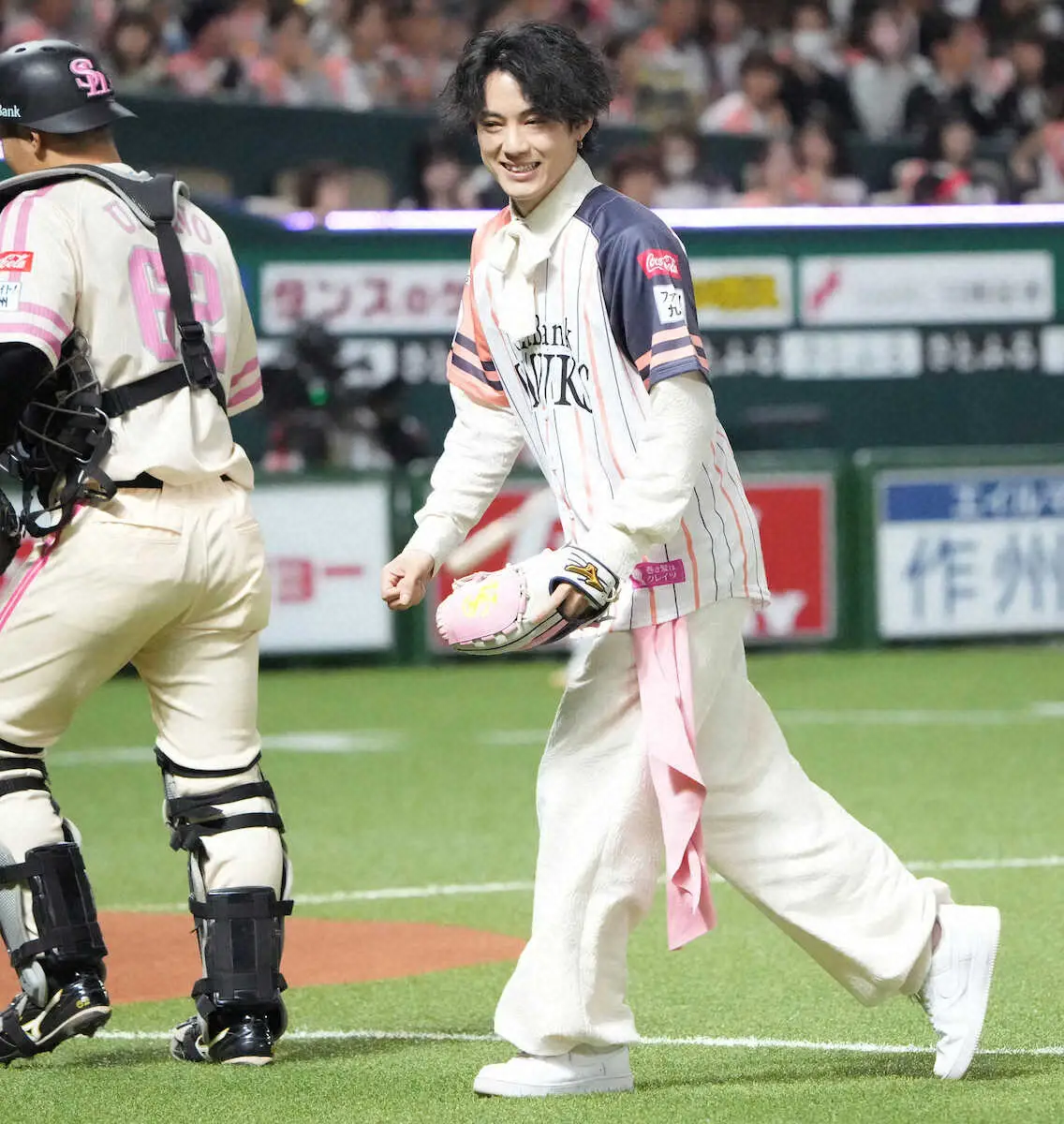 【画像・写真】純烈弟分「モナキ」みずほペイペイDで始球式　地元出身ケンケンの投球におヨネは「ハナマルをあげたい」