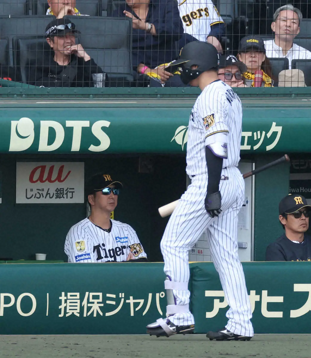 【画像・写真】阪神　森下翔太がストライク判定に感情露わ…四球確信も見逃し三振で怒り、球審に“物言い”も