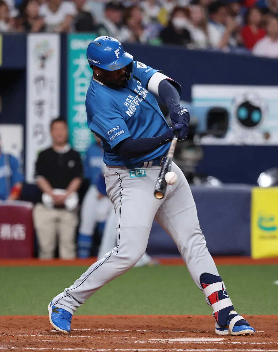 【画像・写真】日本ハム・レイエスに久々出た！　22試合86打席ぶりの豪快4号2ラン！　京セラ5階席まで
