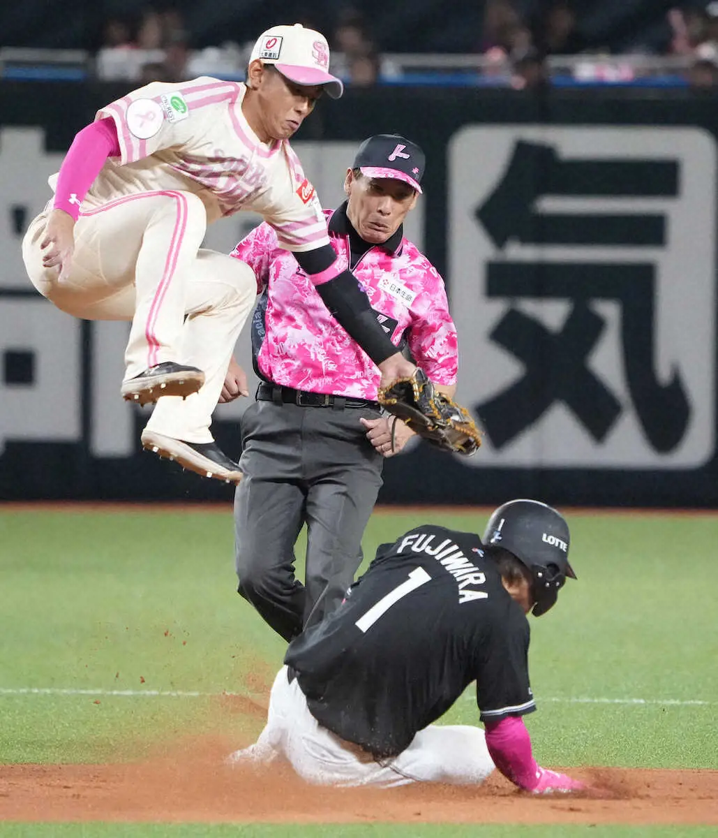 【画像・写真】ロッテ・藤原恭大が途中交代…5回の守備で古傷の右膝強打