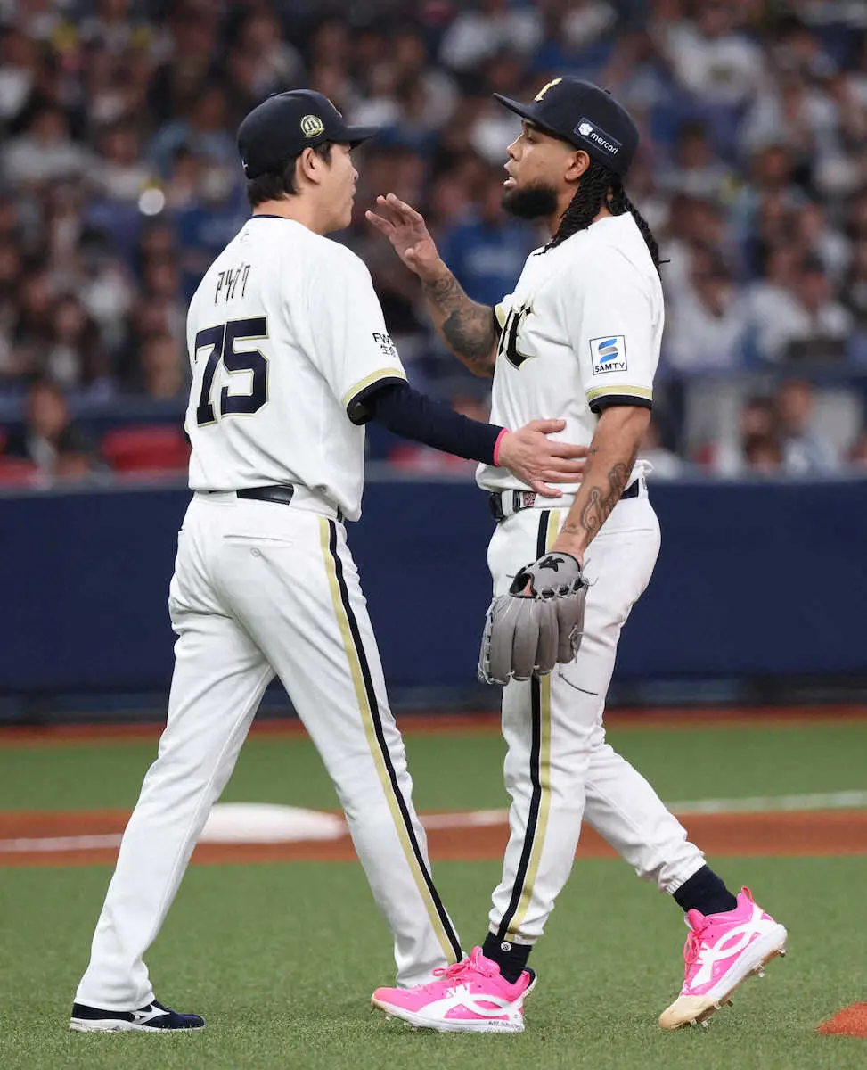 【画像・写真】オリックスと日本ハムが一触即発で球場騒然！　カストロのタイム巡ってエスピノーザが抗議