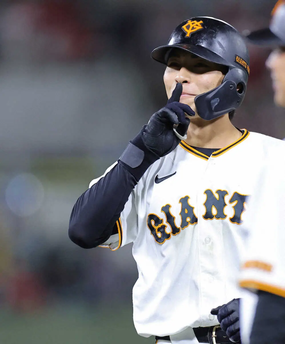 【画像・写真】巨人が今季初のサヨナラ勝ち！「最高で～す」佐々木がプロ初の劇弾、中崎から岐阜の夜空にサヨナラ2ラン