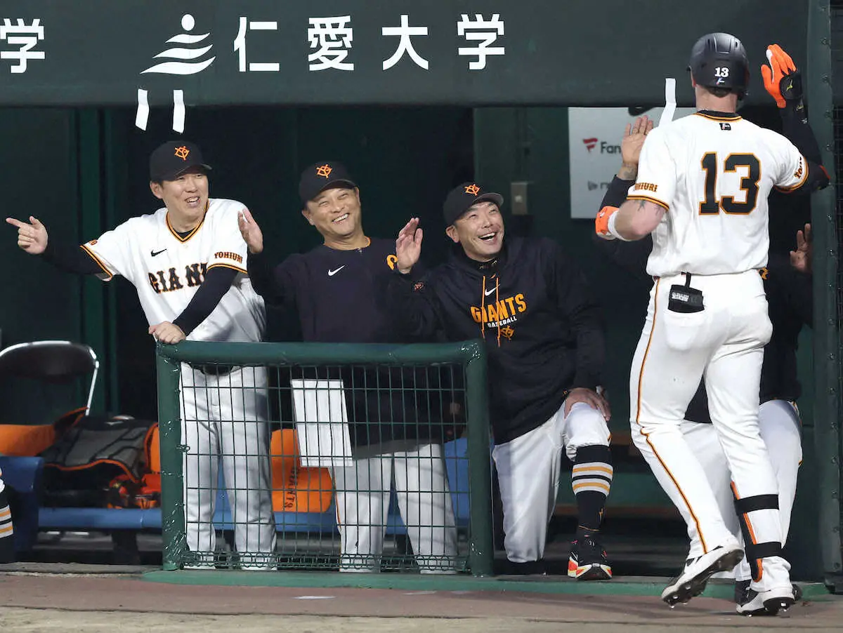 【画像・写真】巨人が連夜のサヨナラ勝ちで3連勝　坂本勇人が逆転サヨナラ3ラン　NPB通算300号を劇的に決める
