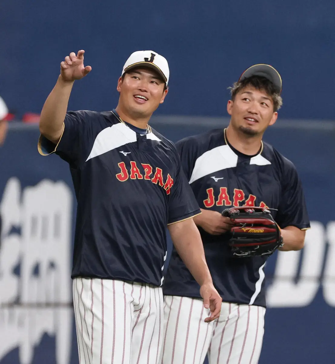 【画像・写真】WBCではチームメートとして戦った鈴木誠也（右）と村上宗隆