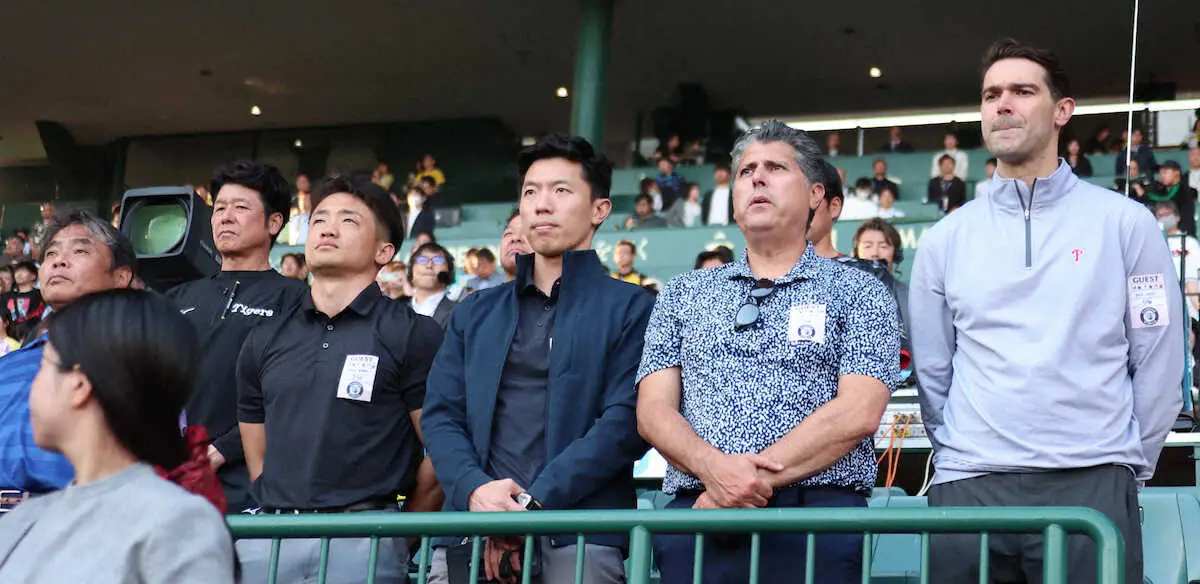 【画像・写真】阪神・佐藤輝明にメジャーがラブコール　フィリーズGMら5人態勢で試合前練習から“超異例視察”