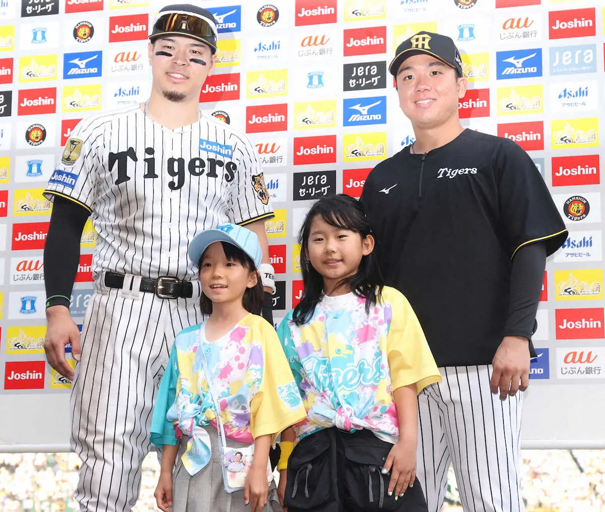 【画像・写真】阪神・村上頌樹「いとおしくて」愛犬2匹の癒やし効果で“ワン”ダフルな2勝目　お得意さま広島に5連勝