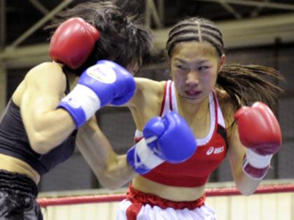 女子プロボクシングで、国内最年少となる１７歳８カ月でデビュー戦に臨んだ高校３年の黒木優子