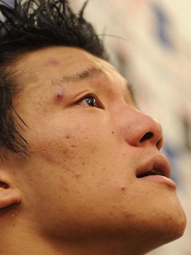 また世界に届かず…試合後の会見で目に涙を浮かべる亀田大毅