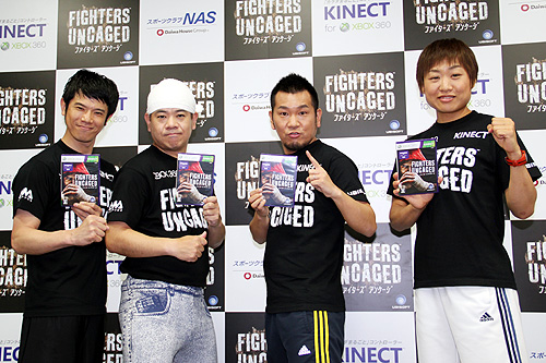 格闘アクションゲーム「ファイターズアンケージ」発売記念イベントに登場した（左から）庄司智春、原西孝幸、藤本敏史、山崎静代