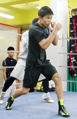 練習を再開したＷＢＣミニマム級チャンピオンの井岡一翔