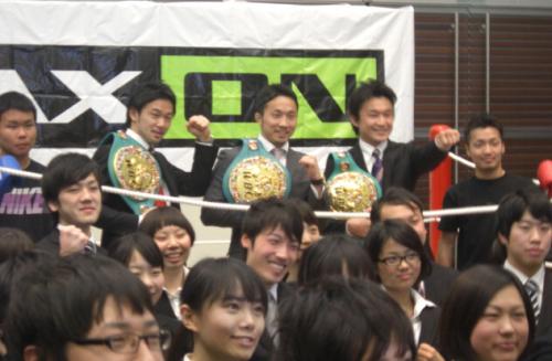 就活イベントにゲスト出演した（奥左から）山中慎介、粟生隆寛、西岡利晃