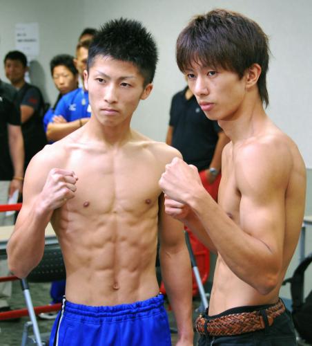 日本ライトフライ級タイトルマッチの計量をパスした井上尚弥（左）と王者の田口良一