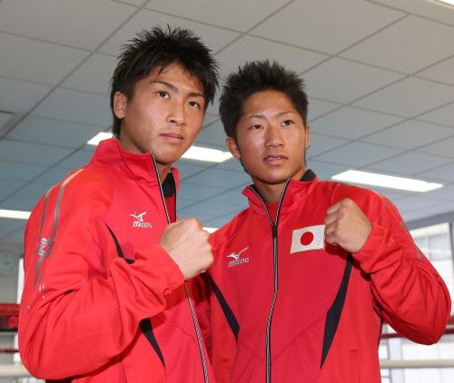 ライトフライ級を返上しスーパーフライ級に挑戦する兄・井上尚弥（左）と同日に試合を行う弟・拓真