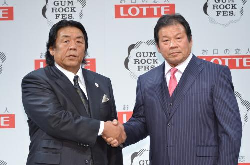 「ＧＵＭ　ＲＯＣＫ　ＦＥＳ．Ｉｎ　日本武道館」の開催発表会見に出席した、プロレスラーの長州力と藤波辰爾