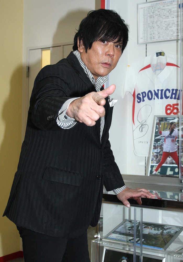スポニチ東京本社を訪れ、年内引退を報告した大仁田