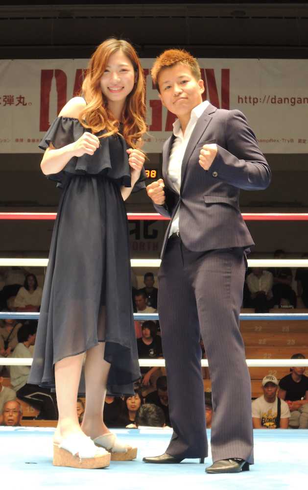 来月のＩＢＦ世界女子アトム級王座決定戦で対戦する黒木優子（左）と花形冴美