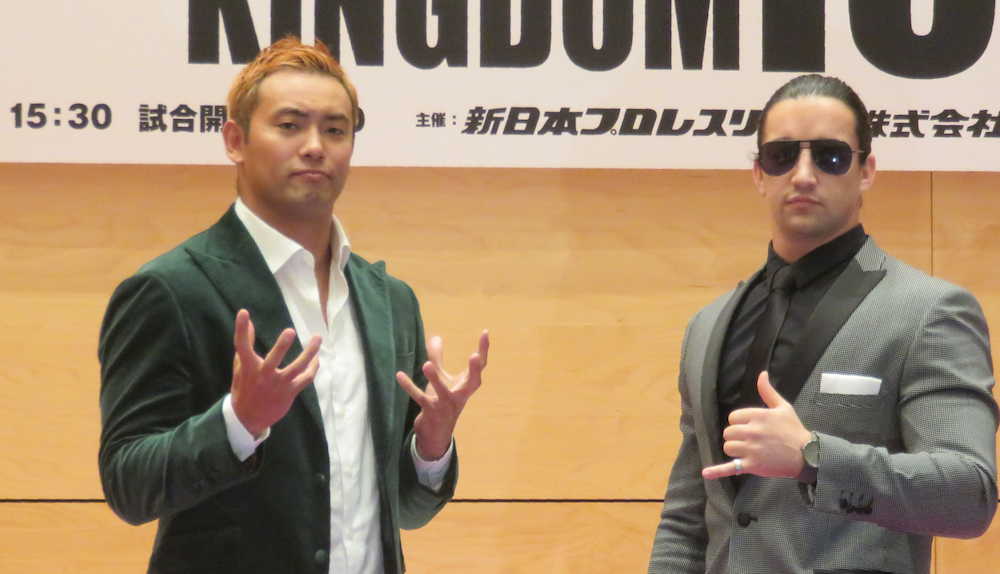 １・４東京ドームで対戦するオカダ・カズチカ（左）とジェイ・ホワイト（撮影・中出　健太郎）