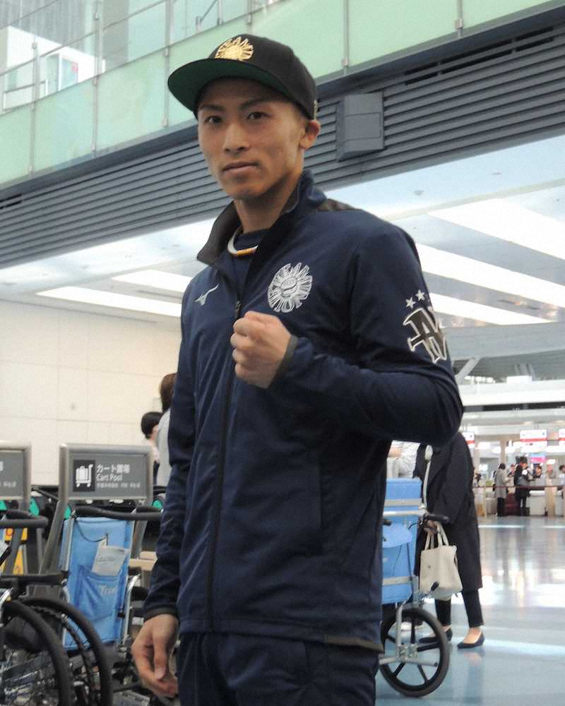 羽田空港で取材に応じた井上尚弥