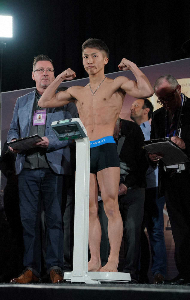 ＜WBSS準決勝計量＞計量をパスした井上尚弥（撮影・島崎忠彦）