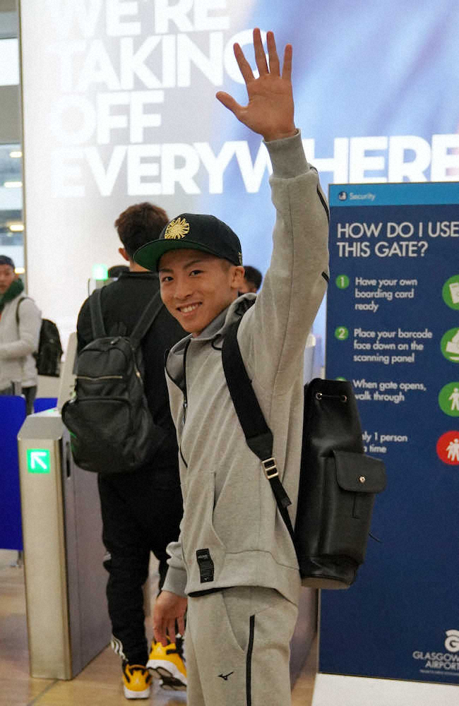 準決勝から一夜明け、空路グラスゴーを後にする井上尚弥（撮影・島崎忠彦）