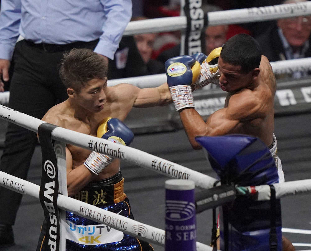 【画像・写真】WBSS準決勝で、ロドリゲスに左フックを見舞う井上尚弥（撮影・島崎　忠彦）