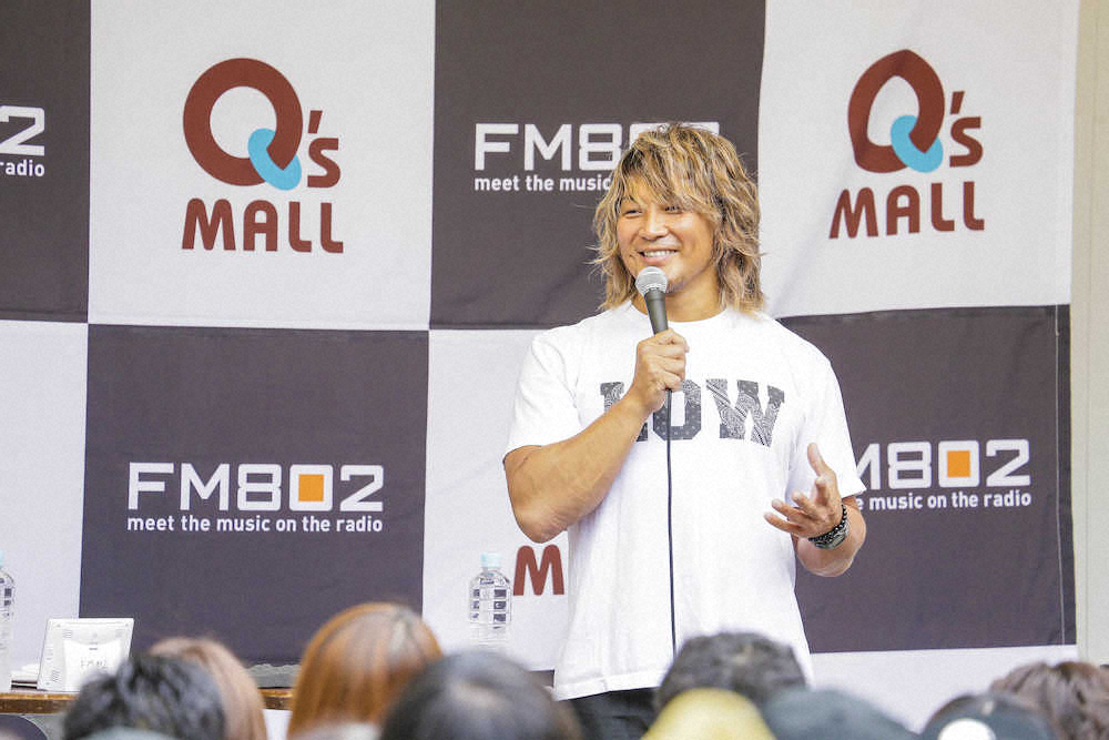大阪市内でFM802の公開生放送に参加した新日本プロレスの棚橋弘至（FM802提供）