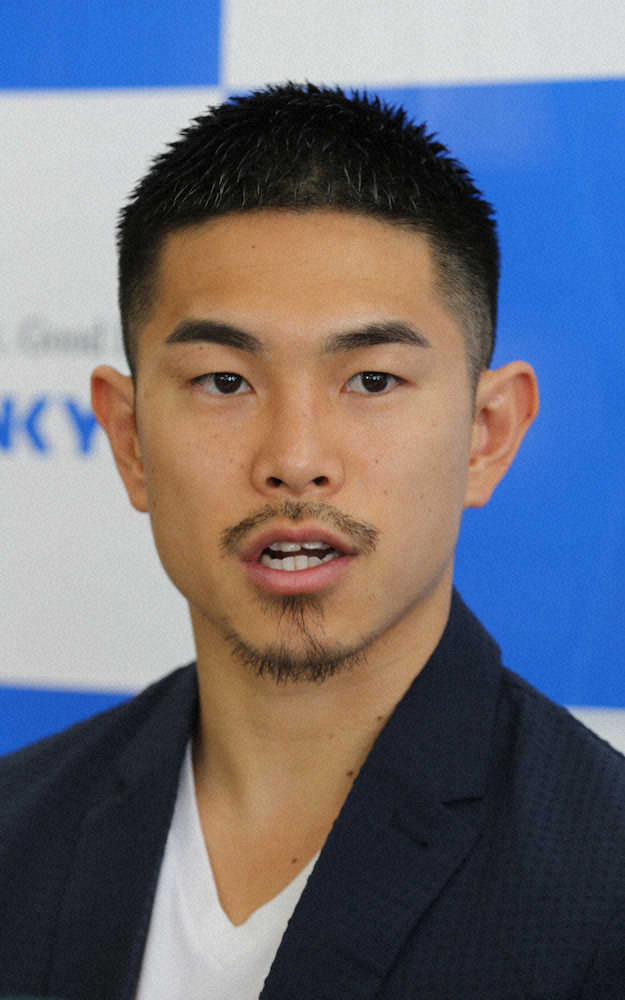 【画像・写真】井岡一翔、SHIBUYA109前で異例の公開調印式「必ず4階級制覇を達成したい」