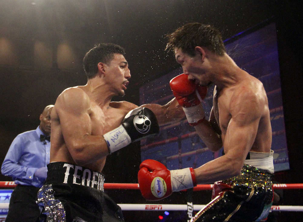 【画像・写真】中谷、判定負けで世界挑戦権逃す　右目負傷で病院直行