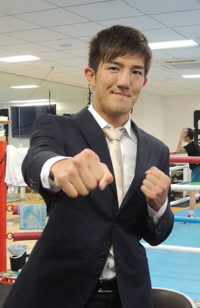 横浜市内のジムで会見し、WBOアジアパシフィック王座決定戦に臨むことを発表した井上浩樹
